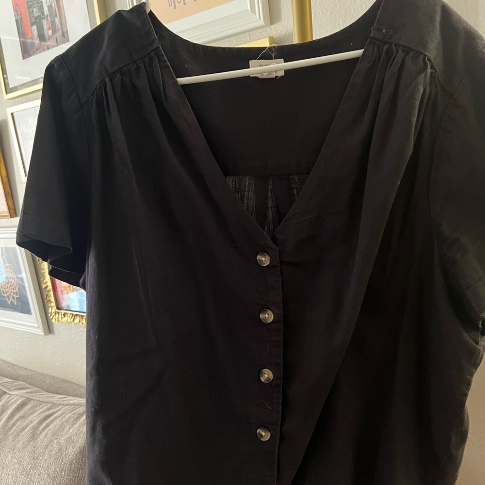 a.n.a Black V-Neck Button-Up Blouse